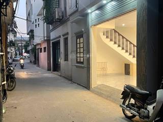 Cho thuê nhà nguyên căn ngõ 565 nguyễn trãi mặt ngõ thông ô tô dt 50m*6t*6mt 20 triệu một tháng