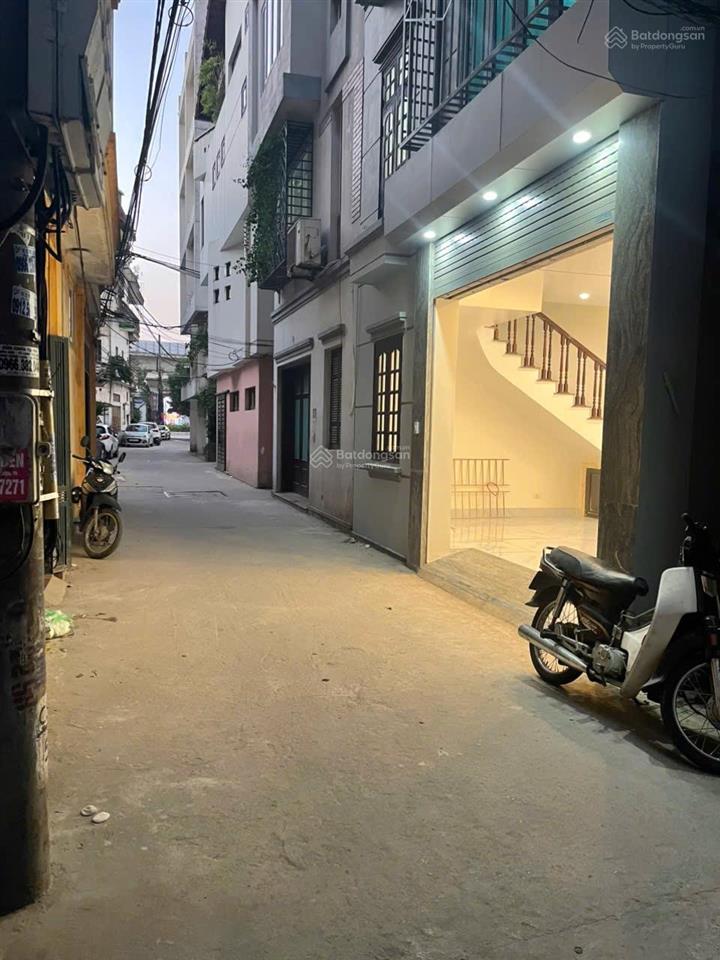 Cho thuê nhà nguyên căn ngõ 565 nguyễn trãi mặt ngõ thông ô tô dt 50m*6t*6mt 20 triệu một tháng