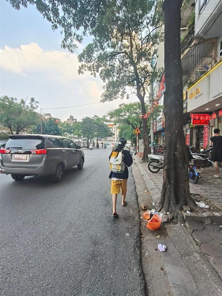 Cho thuê tòa nhà mặt phố trung phụng đống đa 200mmt 10m hầm +5 tầng nổi +1 tum giá 200tr có tl