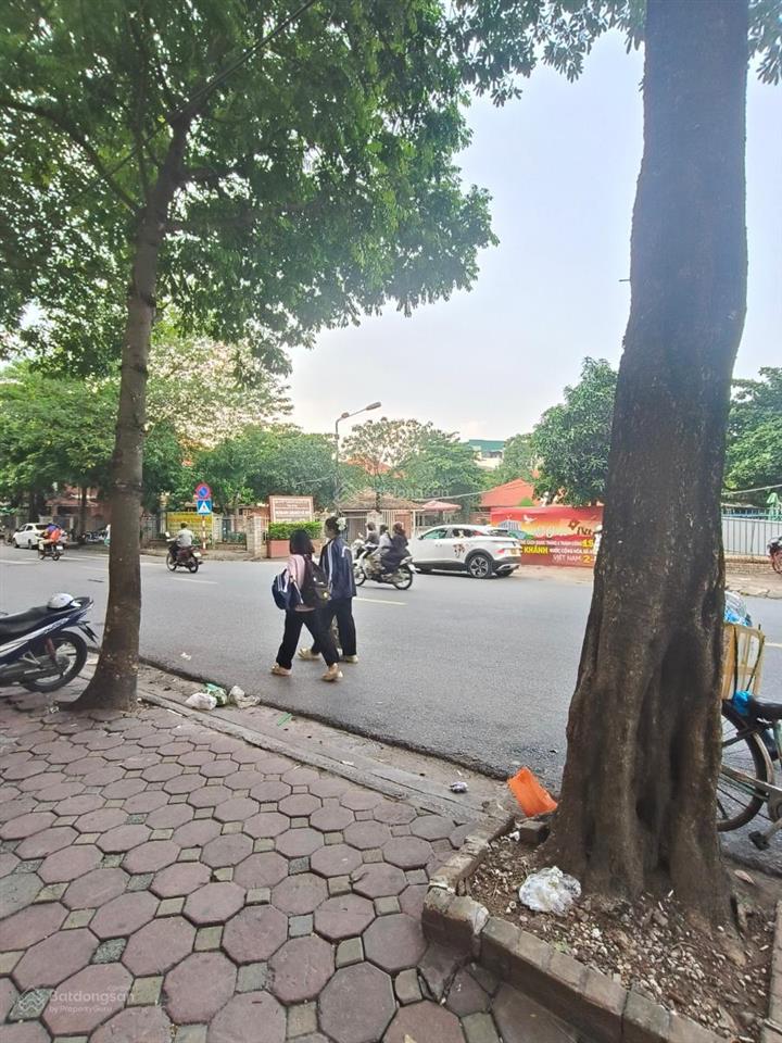 Cho thuê tòa nhà mặt phố trung phụng đống đa 200mmt 10m hầm +5 tầng nổi +1 tum giá 200tr có tl