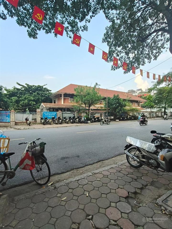 Cho thuê tòa nhà mặt phố trung phụng đống đa 200mmt 10m hầm +5 tầng nổi +1 tum giá 200tr có tl