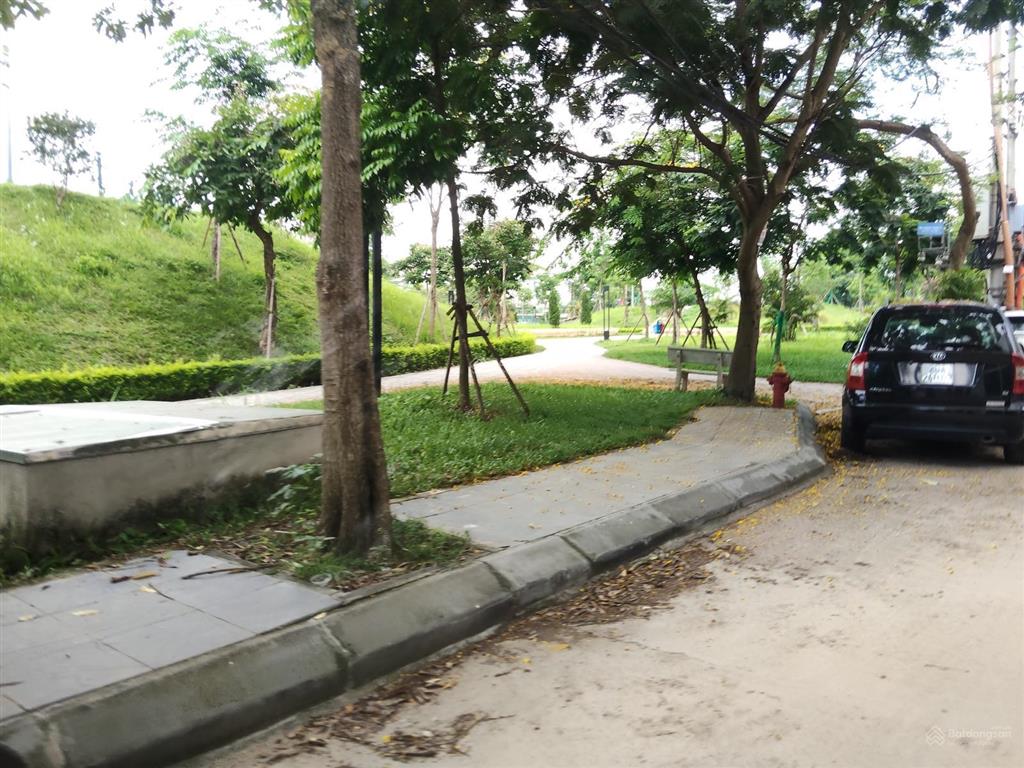 Ngộp đất hạ 1 tỷ bán gấp tái định cư ngọc thụy oto tránh. chủ đang ngộp cần bán gấp cách 20m ra hồ