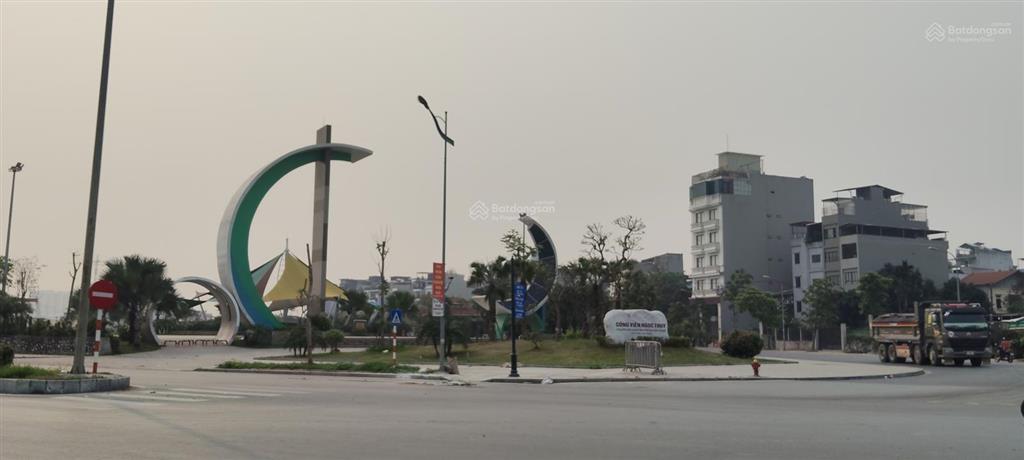 Ngộp đất hạ 1 tỷ bán gấp tái định cư ngọc thụy oto tránh. chủ đang ngộp cần bán gấp cách 20m ra hồ