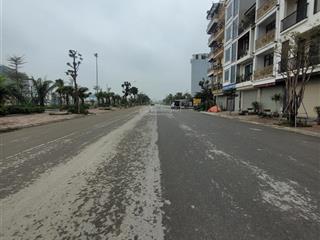 Bán đất tái định cư ngọc thụy oto tránh. chủ đang ngộp cần bán gấp 30m2 cách 20m ra hồ điều hoà