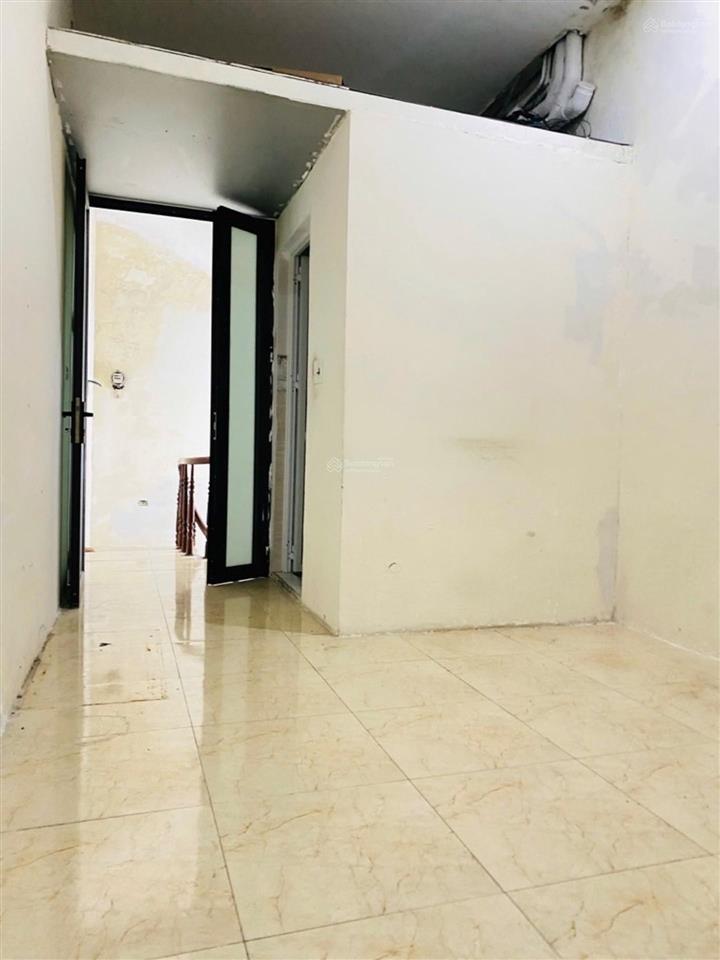 Cần bán gấp nhà nghĩa tân diện tích 28m2 mặt tiền 3,3m 4 tầng 10,5 tỷ