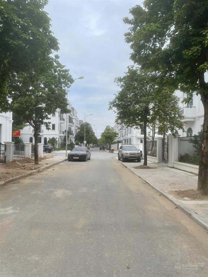 Bán gấp căn biệt thự 207m mt 9m hướng đn ,giá 38 tỷ sẵn sổ