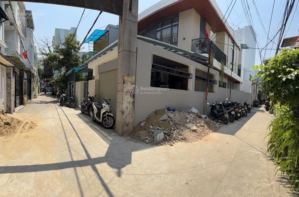 Tốt ở ngay nhà 2 tầng núi thành cách đường chính chính vài căn nhà chưa qua dt 4,x tỷ