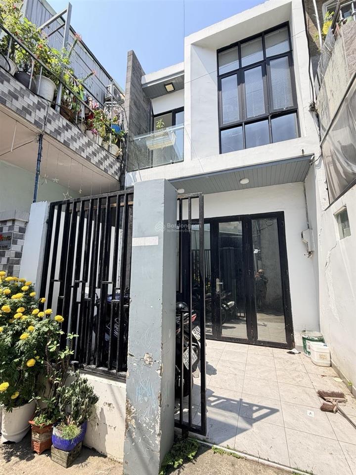 Tốt ở ngay nhà 2 tầng núi thành cách đường chính chính vài căn nhà chưa qua dt 4,x tỷ