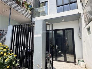 Tốt ở ngay nhà 2 tầng núi thành cách đường chính chính vài căn nhà chưa qua dt 4,x tỷ