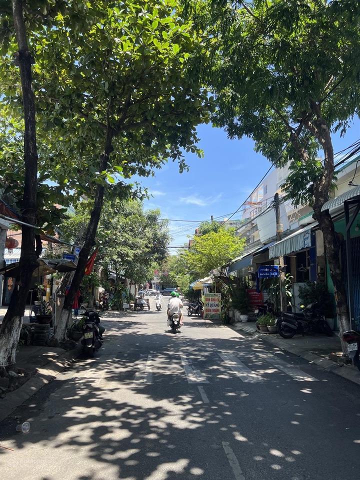 Nhà sát biển mặt tiền phan phu tiên dt 75m2  giá chỉ 5,x tỷ