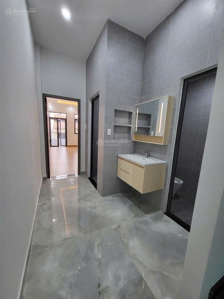 Siêu phẩm mt lê trực  q6, 5 tầng  nhà mới ở ngay. hợp ở ngay hay cty đều tốt, chỉ 21 tỷ, tl chủ