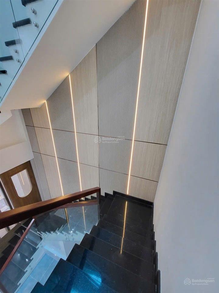 Siêu phẩm mt lê trực  q6, 5 tầng  nhà mới ở ngay. hợp ở ngay hay cty đều tốt, chỉ 21 tỷ, tl chủ