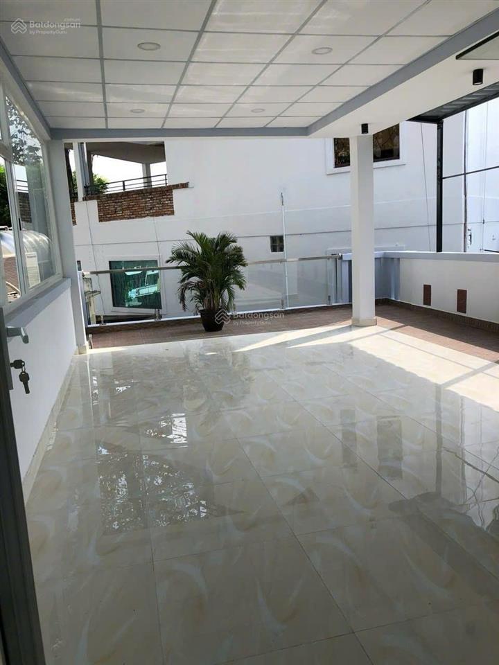 Bán gấp nhà 2mt, ngang lớn 5m, chỉ 10m ra mt trần phú, q5  7pn. thu 400tr/năm. chỉ 9.x tỷ. tl