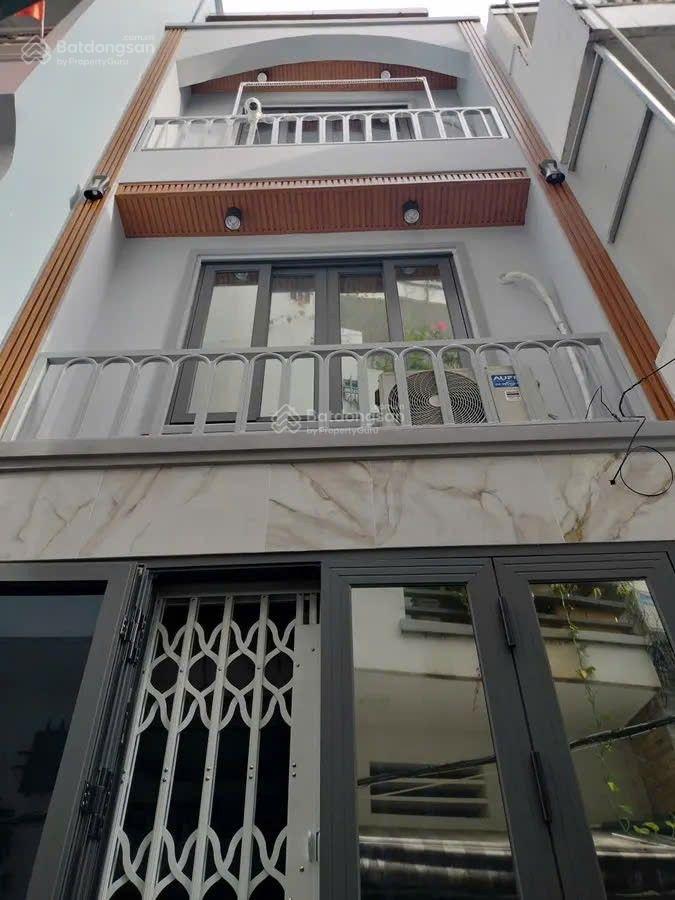 Chỉ 5.x tỷ mà doanh thu hơn 200tr/năm. sát mt trần bình trọng, q.5  5 phòng. 4 tầng.