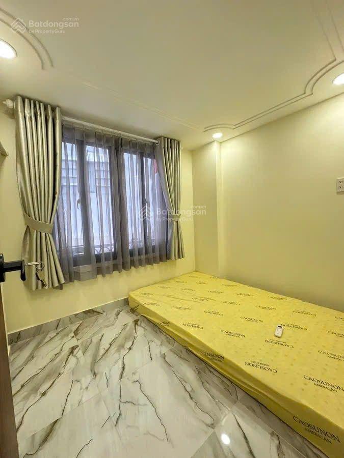 Chỉ 5.x tỷ mà doanh thu hơn 200tr/năm. sát mt trần bình trọng, q.5  5 phòng. 4 tầng.