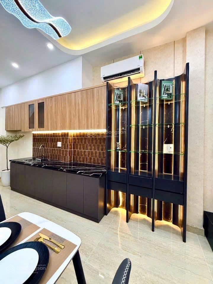 Bán gấp nhà hxh nguyễn đình chiểu  cx đô thành  q3  full nội thất  4 tầng btct. chỉ 9 tỷ hơn.