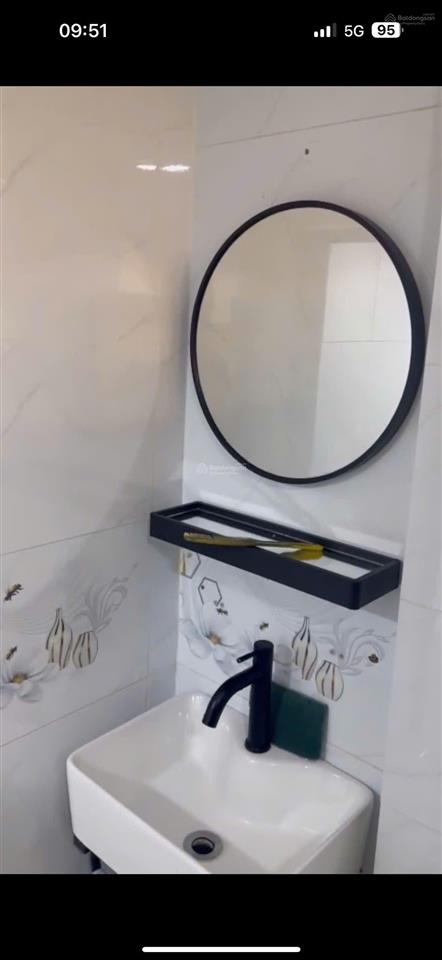 Quá hiếm  5pn  4 tầng  gần trần hưng đạo, q1  tiện làm air bnb  gđ đông. chỉ 6.6 tỷ. tl chủ