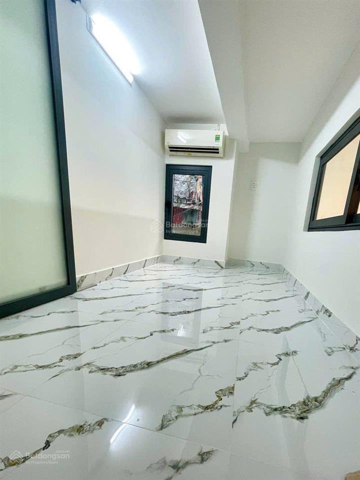 Bán nhanh siêu phẩm ngang bề thế 7.25m  3pn  thu 25tr/tháng ngay đề thám  bùi viện. chỉ 8.5 tỷ.