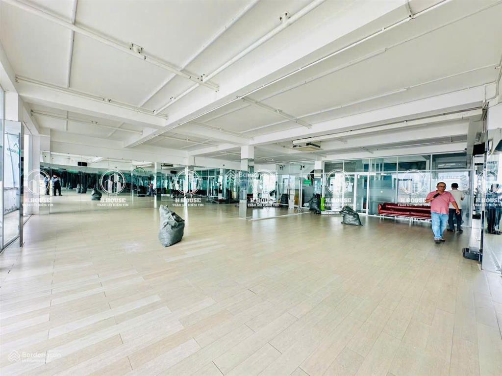 Tòa nhà vip mặt tiền vườn lài 1500m2 6 tầng có hầm đầy đủ công năng