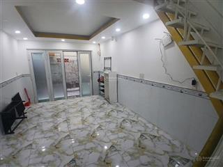 Nhà nhỏ giá yêu thương cho khách tc thấp ạ, ngay trung tâm liền kề giga mall, phạm v đồng