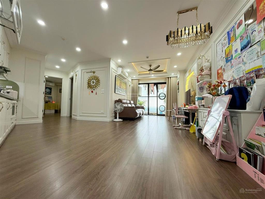 Bán gấp ch 3pn bao đẹp, giá tốt tại vinaconex 2, giá 6,4 tỷ, 85m2 có thương lượng.