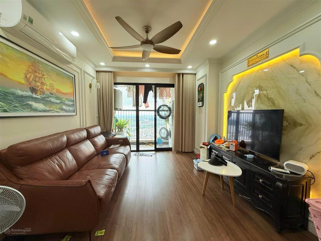 Bán gấp ch 3pn bao đẹp, giá tốt tại vinaconex 2, giá 6,4 tỷ, 85m2 có thương lượng.