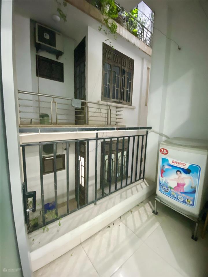 Chính chủ cho thuê căn hộ 2 phòng ngủ, có ban công  0946 638 ***