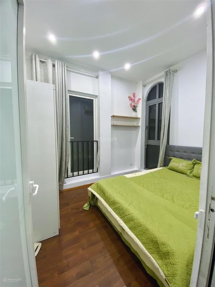 Chính chủ cho thuê căn hộ 2 phòng ngủ, có ban công  0946 638 ***