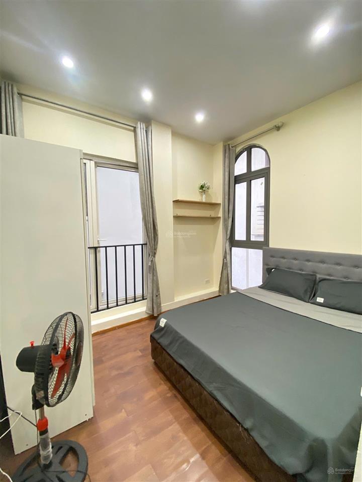 Chính chủ cho thuê căn hộ 2 phòng ngủ, có ban công  0946 638 ***