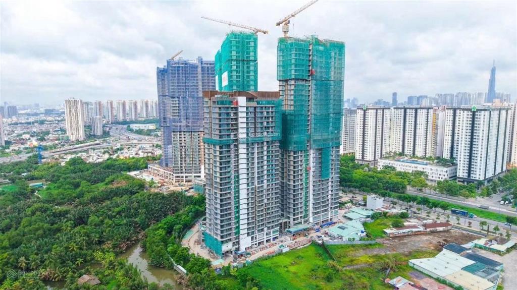 Bán 2pn góc tòa a6 view sân vận động căn số 7 lầu 18  khách em cần xử lý việc cần ra gấp