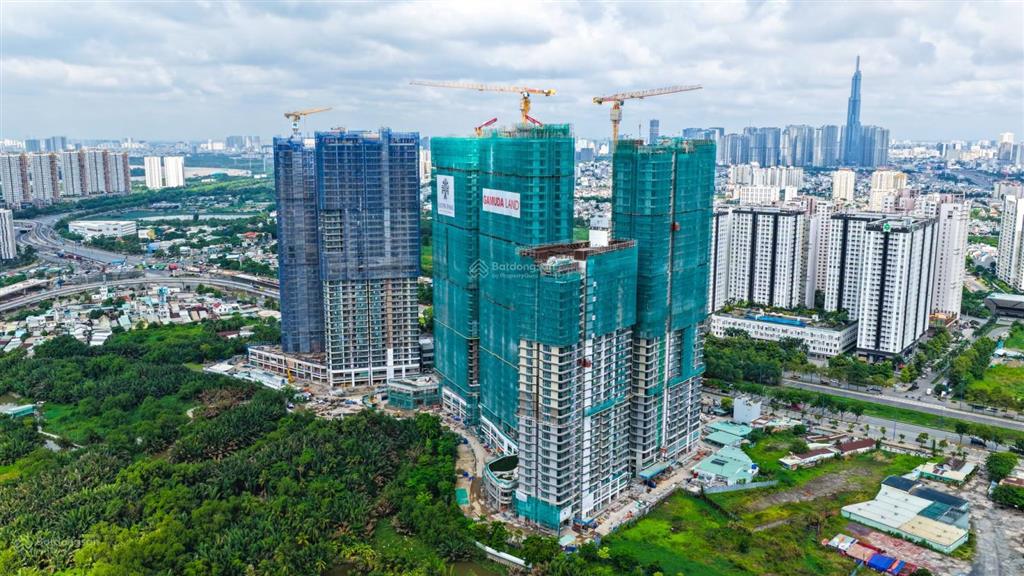 Bán 2pn góc tòa a6 view sân vận động căn số 7 lầu 18  khách em cần xử lý việc cần ra gấp