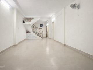 Bán nhà lạc long quân  gía sốc  3.2 tỷ  42m2  3 tầng  5pn