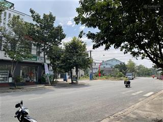 Mặt tiền ngã tư 265.40m2 đất trống đăng cho thuê dài hạn