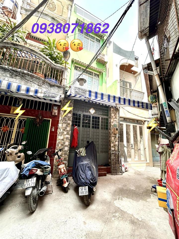 Bán nhà đ.lê văn linh gần trường đh nguyễn tất thành kế bên hoàng diệu ngó ra là chợ xóm chiếu.