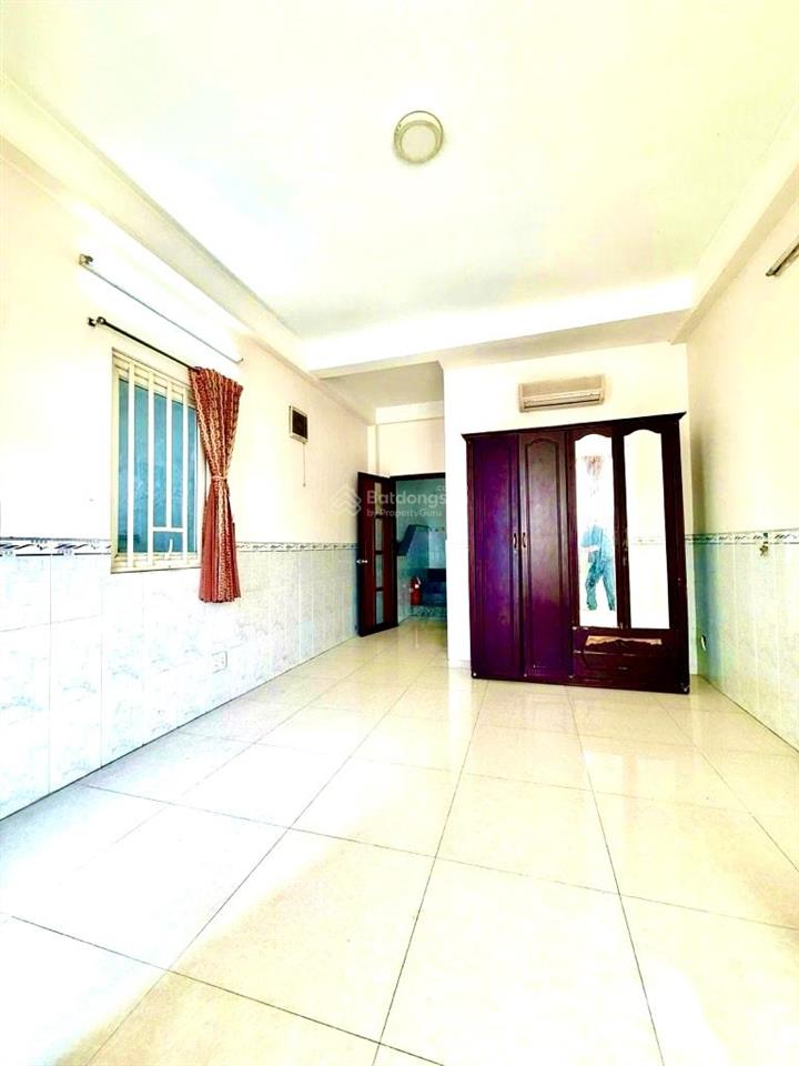 Nhà siêu víp xe hơi đậu cửa, ngang nở hậu 4.8m, đ.tôn thất thuyết bến vân đồn nguyễn tất thành.