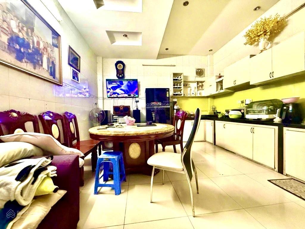 Nhà siêu víp xe hơi đậu cửa, ngang nở hậu 4.8m, đ.tôn thất thuyết bến vân đồn nguyễn tất thành.