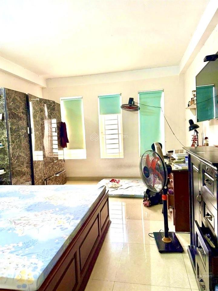 Nhà siêu víp xe hơi đậu cửa, ngang nở hậu 4.8m, đ.tôn thất thuyết bến vân đồn nguyễn tất thành.
