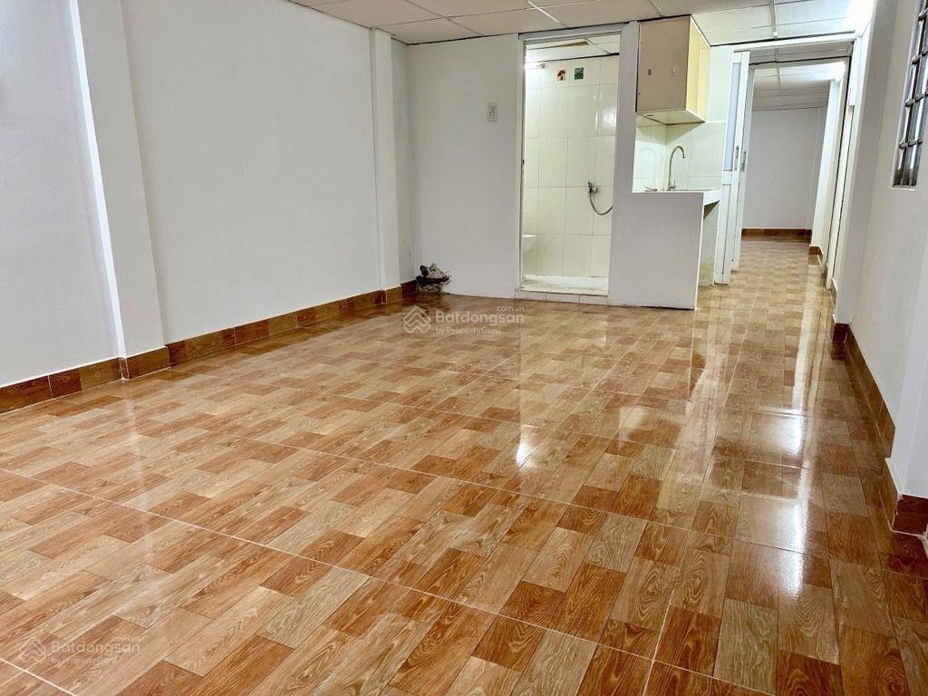 Bán nhà căn góc 2mt đoàn văn bơ, xe hơi đậu cửa, 30m ra đ.xóm chiếu, gần đh nguyễn tất thành .