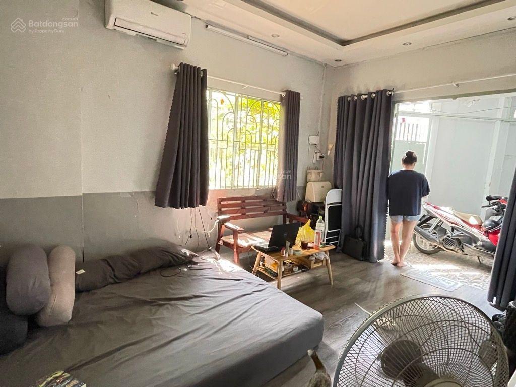 Bán nhà ngon chỉ 5.3t  dt 70m2, đ. xóm chiếu, thông ra tôn đản, hoàng diệu  gần khánh hội