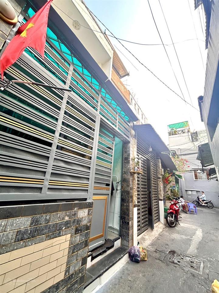 Bán nhà ngon đ.tôn đản, 50m2 chỉ 5.5t, gần chợ 200 đ.xóm chiếu 5p đến đh nguyễn tất thành kế q1.