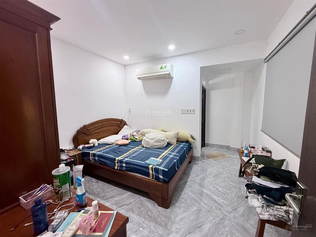 Bán nhà đẹp, đ.tôn đản,dt 57.3m2 chợ 200 đ.xóm chiếu ra đoàn văn bơ gần khu ẩm thực vĩnh khánh.