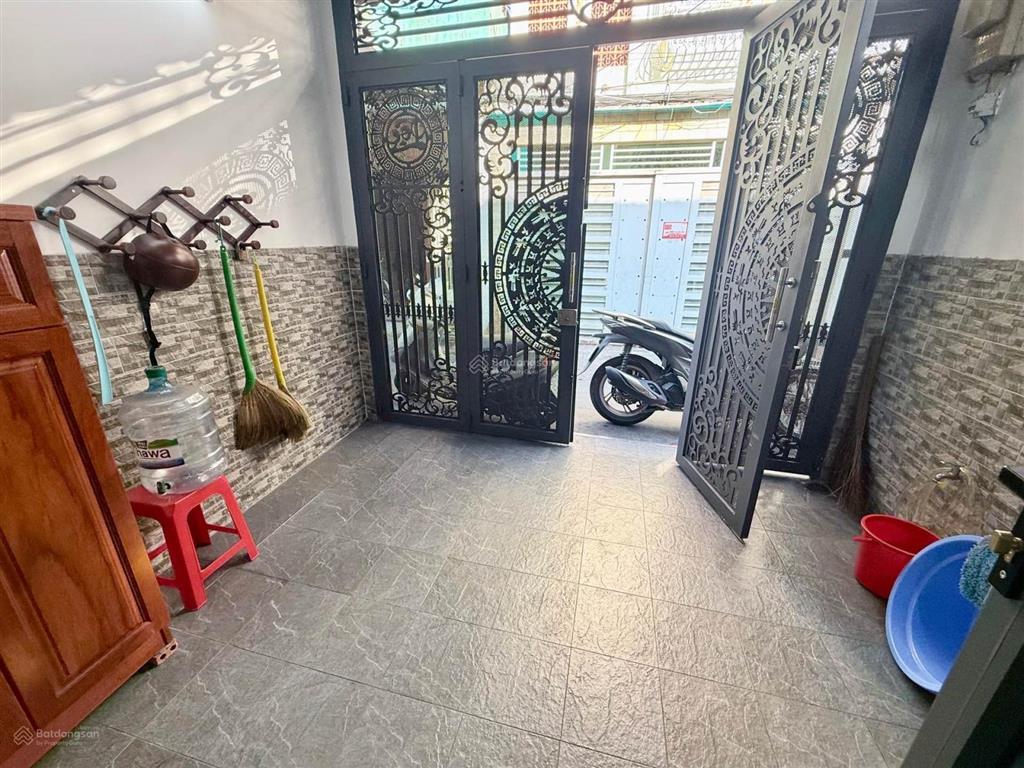 Bán nhà đẹp, đ.tôn đản,dt 57.3m2 chợ 200 đ.xóm chiếu ra đoàn văn bơ gần khu ẩm thực vĩnh khánh.