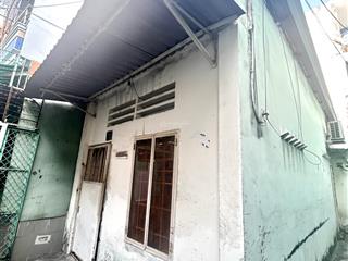 Bán nhà cấp 4, dt 30m2 ,ngang 3.1 nở hậu 4.3, đ.đoàn văn bơ kế bên đ.xóm chiếu 10 ra mt xe hơi đậu