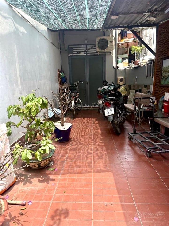 Bán nhà 2 tầng hẻm xe hơi đ đoàn văn bơ, tôn thất thuyết, bên vân đồn, gần trường khánh hội.