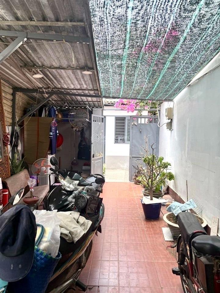 Bán nhà 2 tầng hẻm xe hơi đ đoàn văn bơ, tôn thất thuyết, bên vân đồn, gần trường khánh hội.