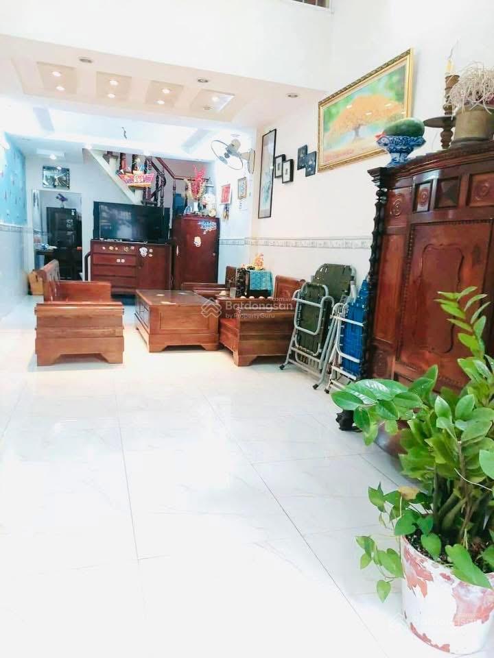 Bán nhà đẹp vào ở ngay, dt 57m2, chào chỉ 5.6t, ngang nở hậu, gần chợ 200 đ.xóm chiếu.