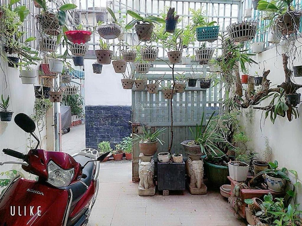 Bán nhà đẹp vào ở ngay, dt 57m2, chào chỉ 5.6t, ngang nở hậu, gần chợ 200 đ.xóm chiếu.