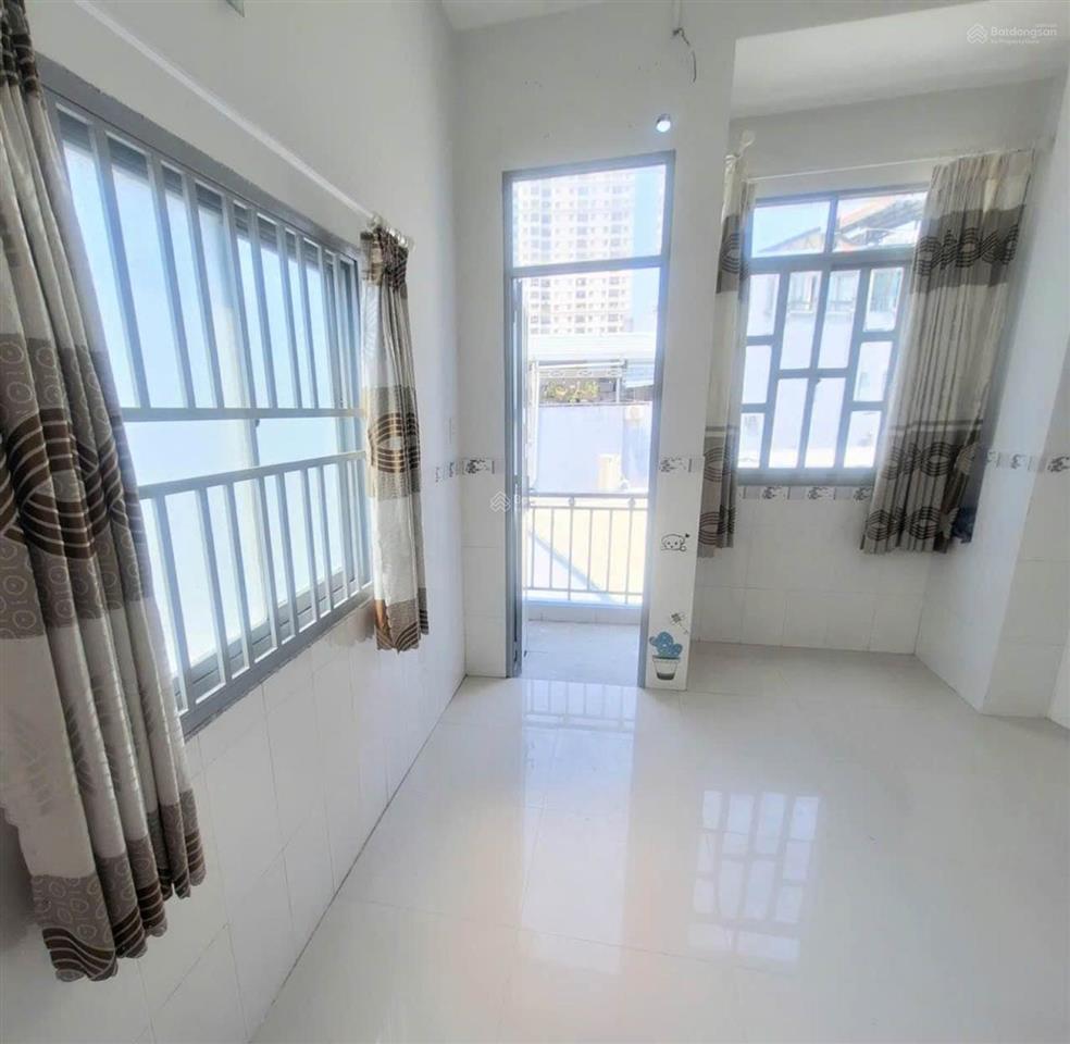 Bán nhà đẹp 61m2, 5.2t, đ.bến vân đồn qua q1, q8 chỉ 2p gần đh nguyễn tất thành và phố nguyễn huệ
