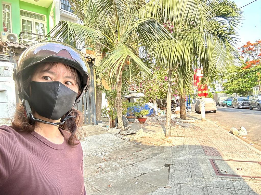 BÁN NHÀ Đ.TÔN THẤT THUYẾT- 2 MẶT TIỀN- XE HƠI NGỦ TRONG NHÀ- LƯU THÔNG KHÁNH HỘI - BẾN