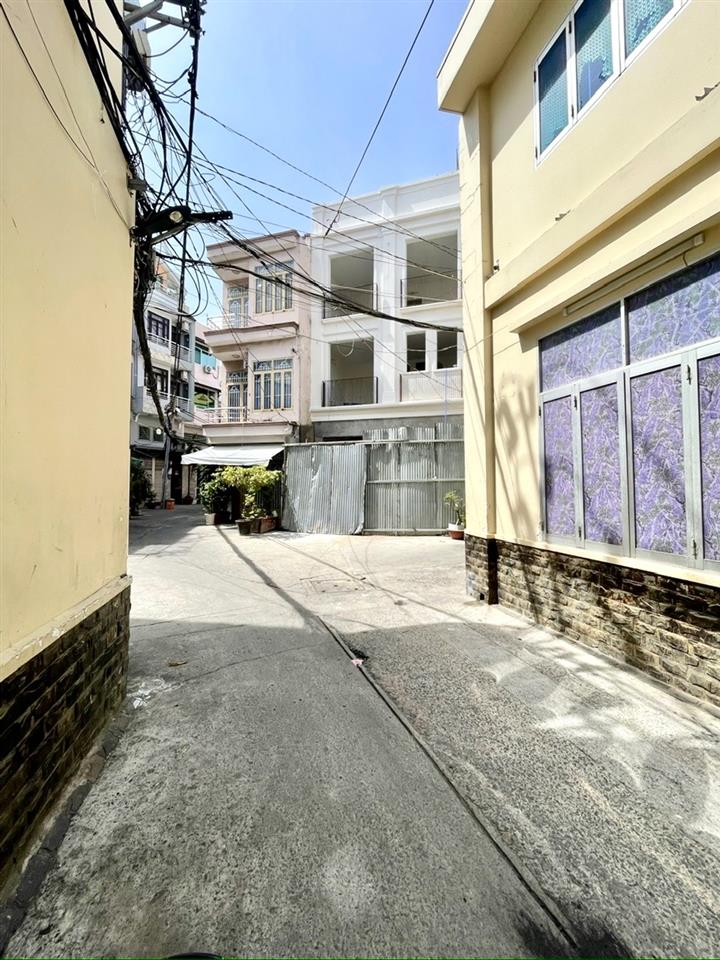 NHÀ ĐẸP KẾ NGAY MT TÔN THẤT THUYÊT- 4 TẦNG- XE HƠI ĐẬU CỬA- GIAO THƯƠNG BẾN VÂN ĐỒN VÀ
